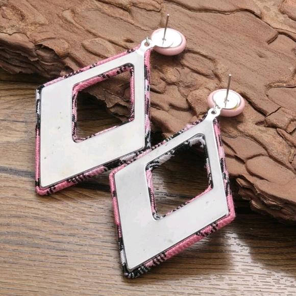 Plaid Pink and Black Women Earrings - free with purchase  of any closet item - Picture 3 of 3